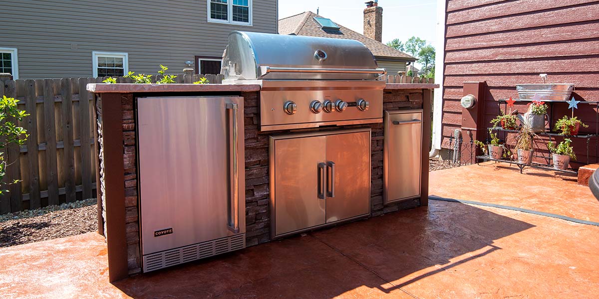 a 7 foot rta outdoor kitchen with coyote appliances and a stacked stone finish