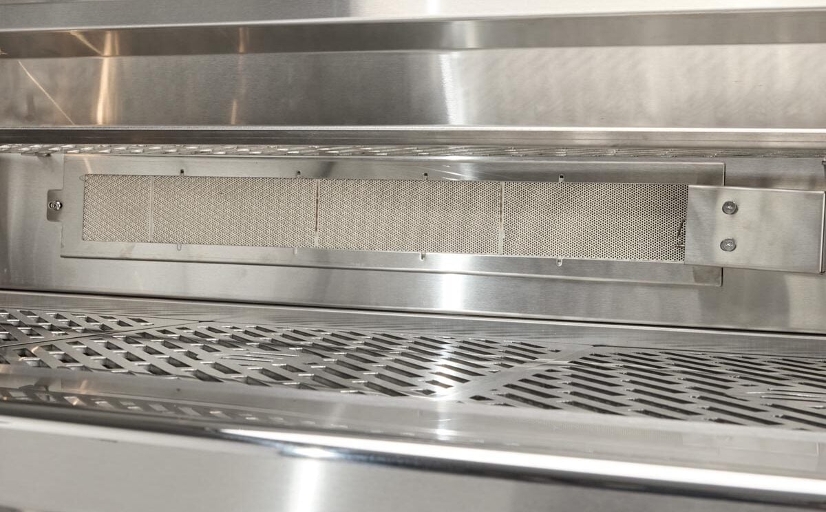 close up of coyote sl-series grill