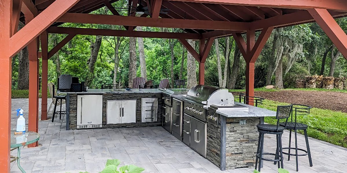 covered patio outdoor kitchen