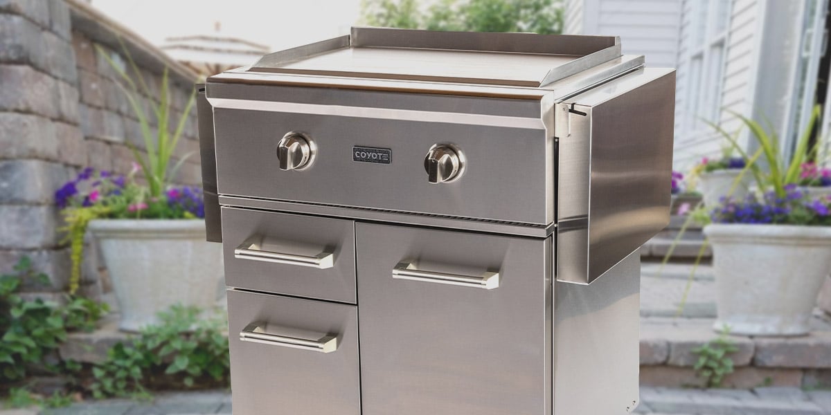 freestanding coyote outdoor flat top grill