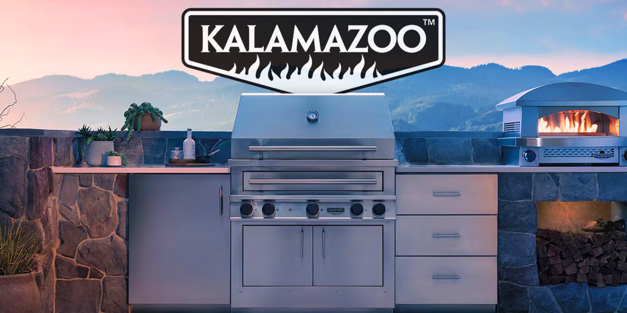 kalamazoo grill island with pizza oven in mountainous area