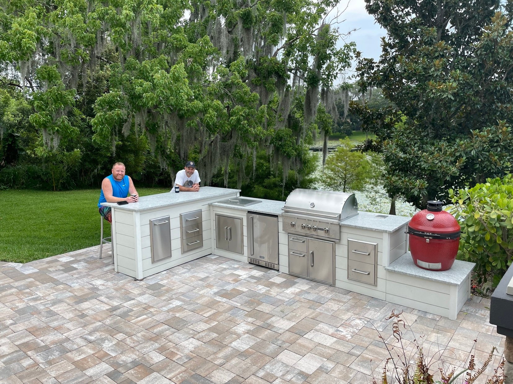 Stunning outdoor bar and grill area l shape with grill and kamado joe asado cooker