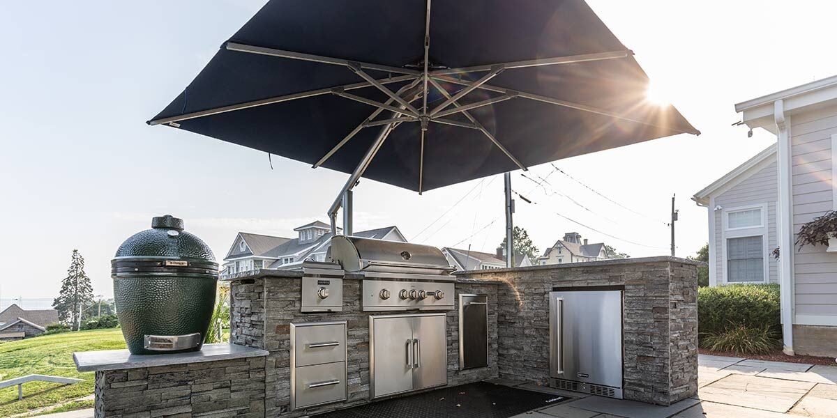 l shaped outdoor kitchen bar with big green egg
