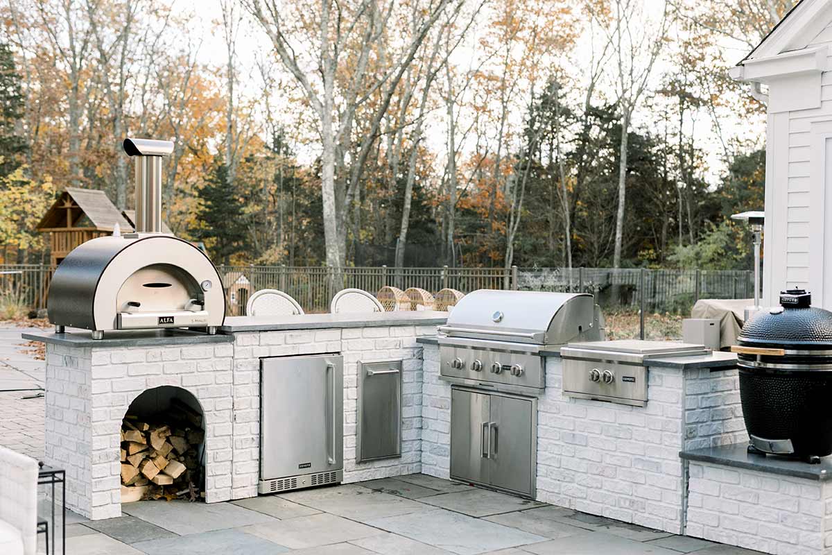 Reclaimed brick luxury outdoor kitchen cabinets design with stainless steel appliances