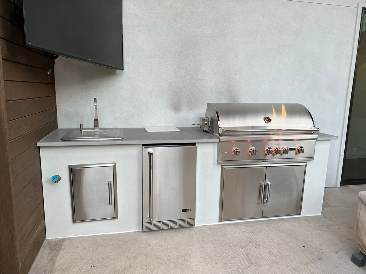 Outdoor grill station with sink and large grill