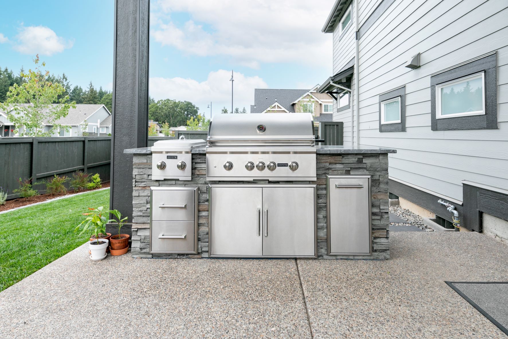linear outdoor kitchen with built in grill and side burner