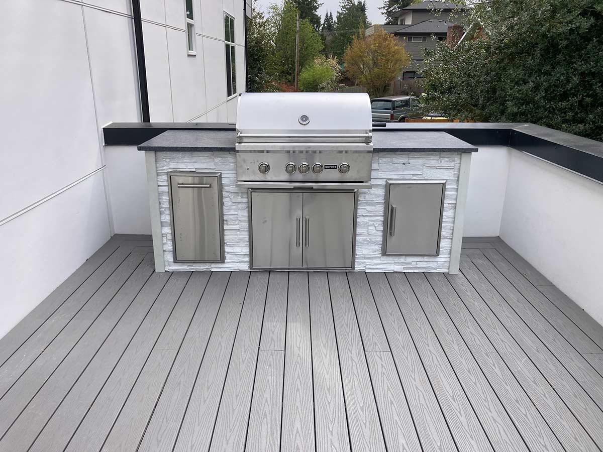 Small bbq grill island with the basics