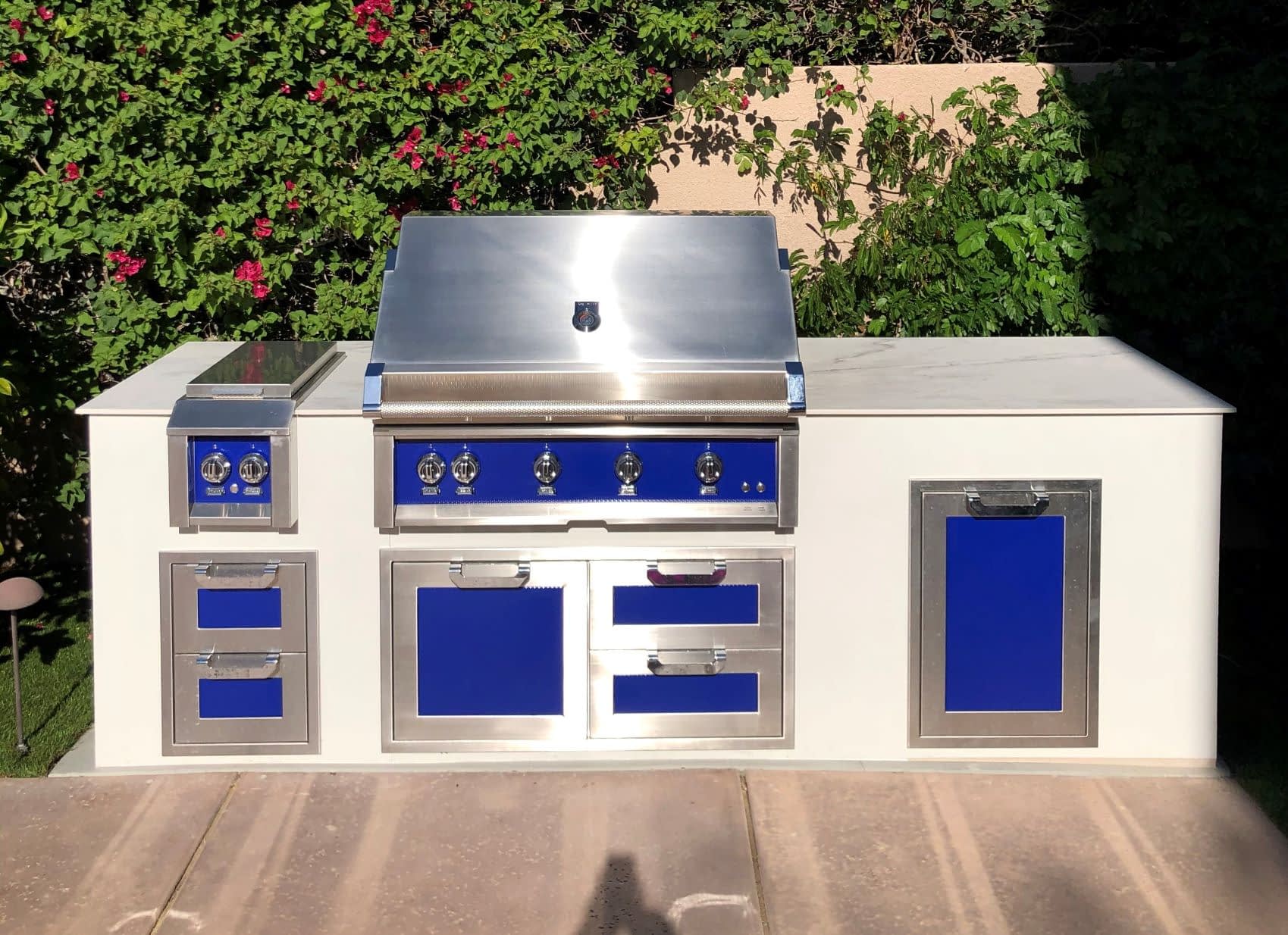 luxury built in rta outdoor kitchen with Hestan