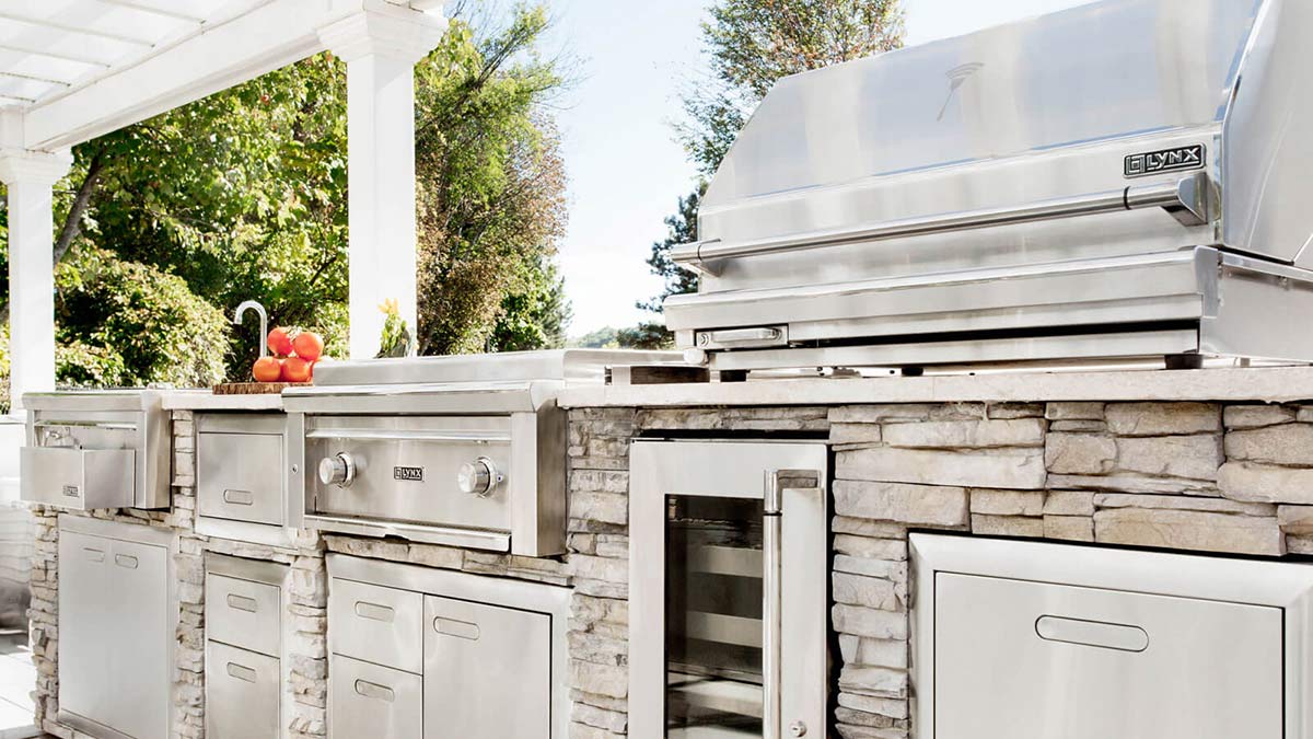 lynx linear outdoor kitchen on deck