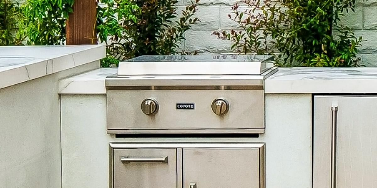 outdoor flat top grill in modern concrete outdoor kitchen