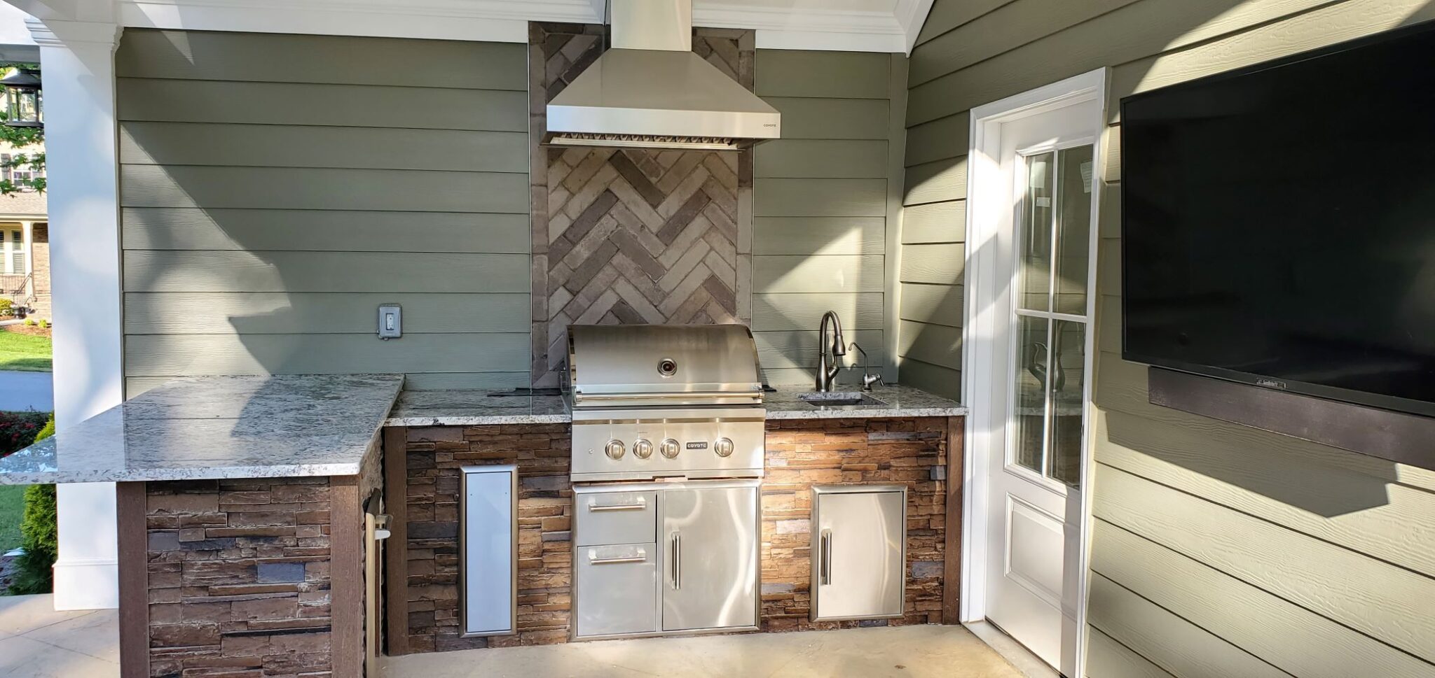 outdoor kitchen grill with outdoor approved range hoods