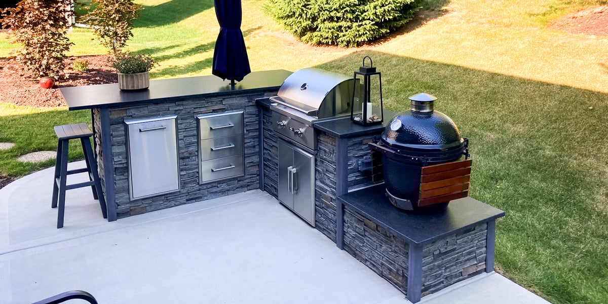 outdoor kitchen ideas l shaped with small kamado cooker and grill