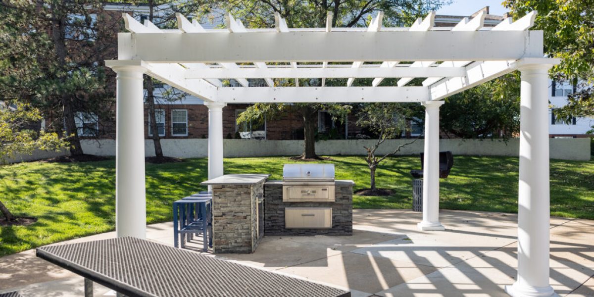 What is a pergola outdoor kitchen