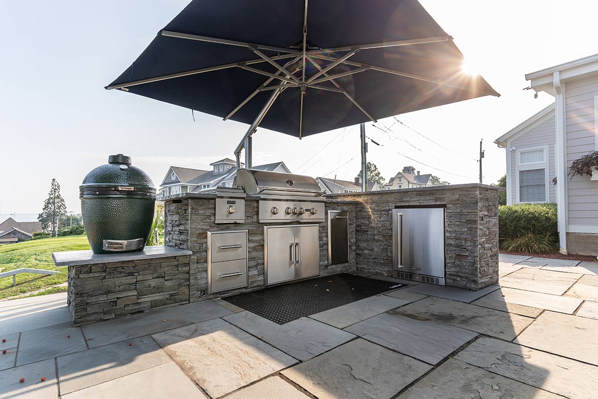 outdoor kitchen ideas with umbrella