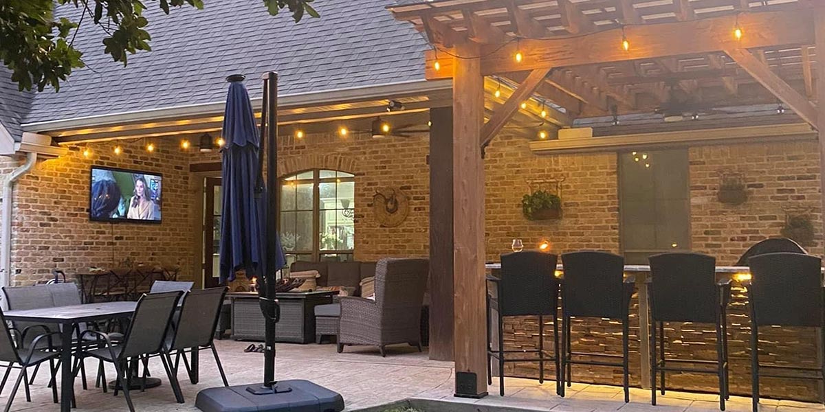 customers outdoor kitchen space in texas