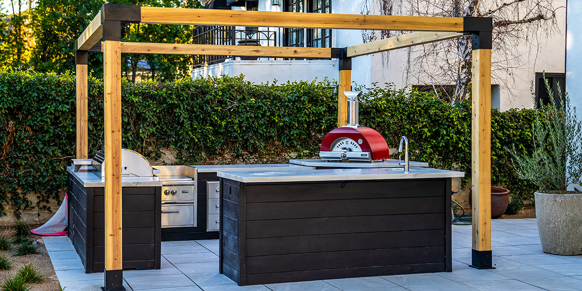 rta charcoal plank outdoor kitchen on patio with pizza oven and power burner