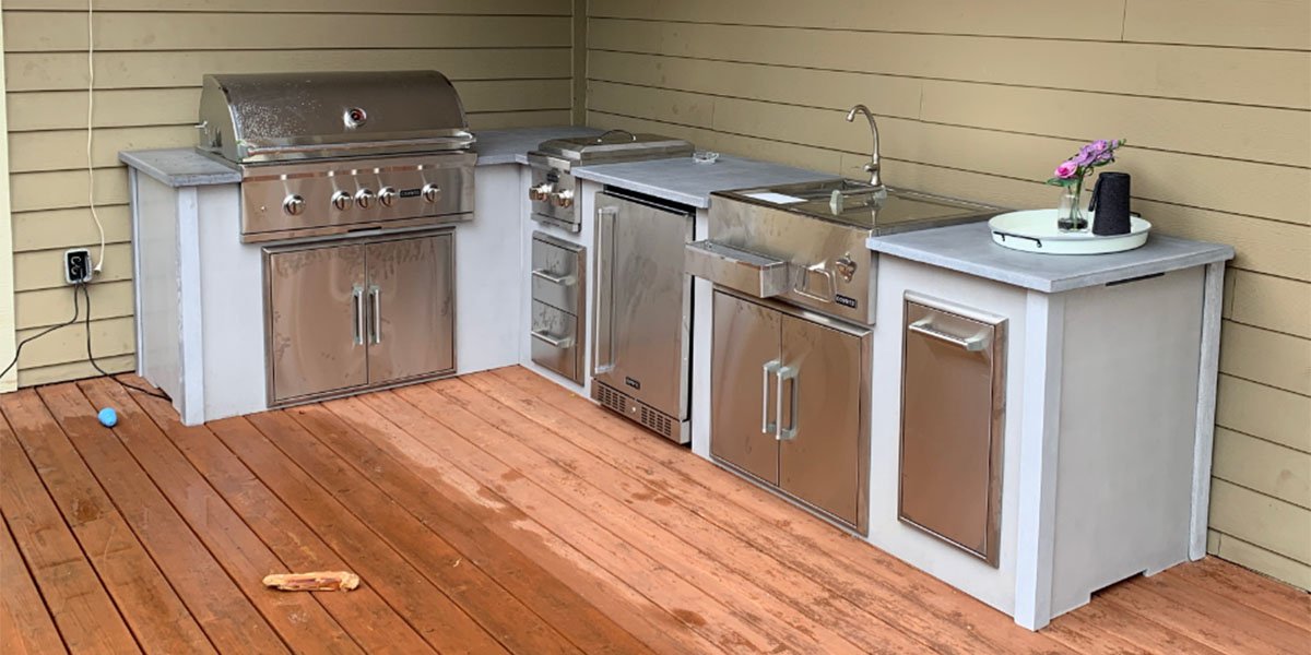 Outdoor BBQ kitchen plans with refreshment and cooking appliances