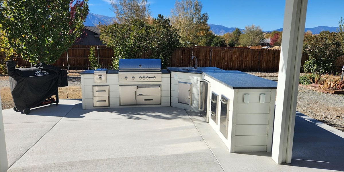 rta l shape outdoor kitchen with plank bright finish on patio