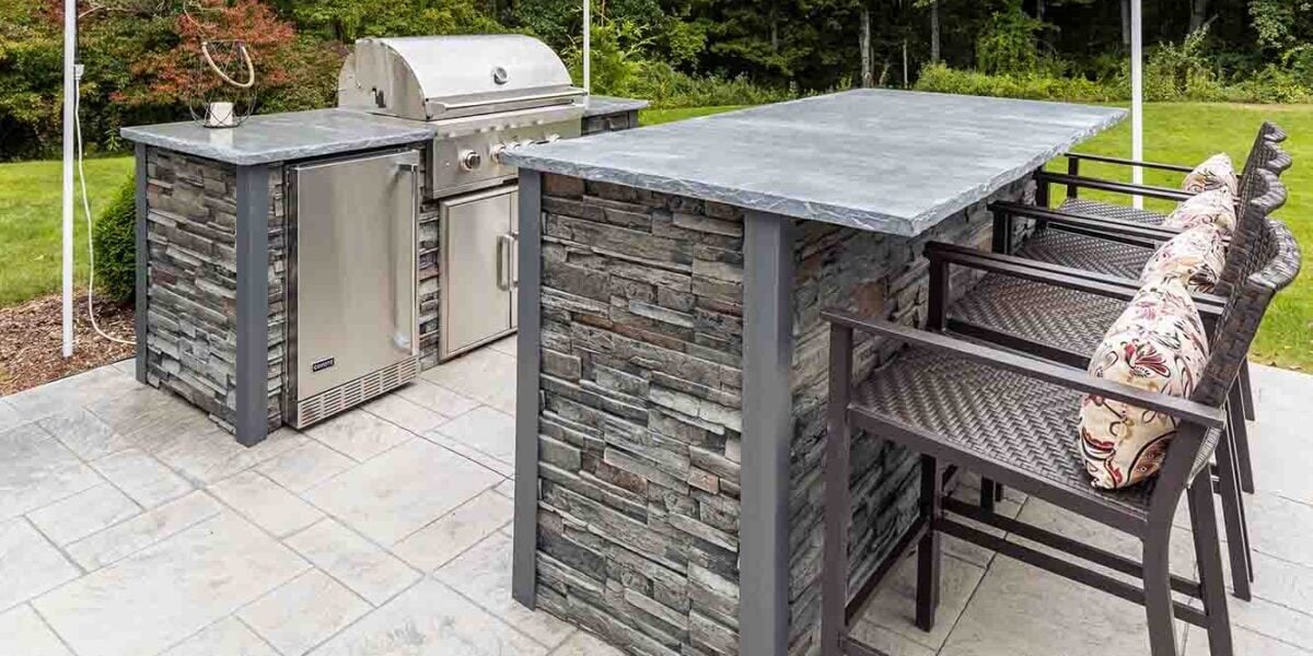 rta outdoor kitchen with chiseled edge countertop and stacked stone finish