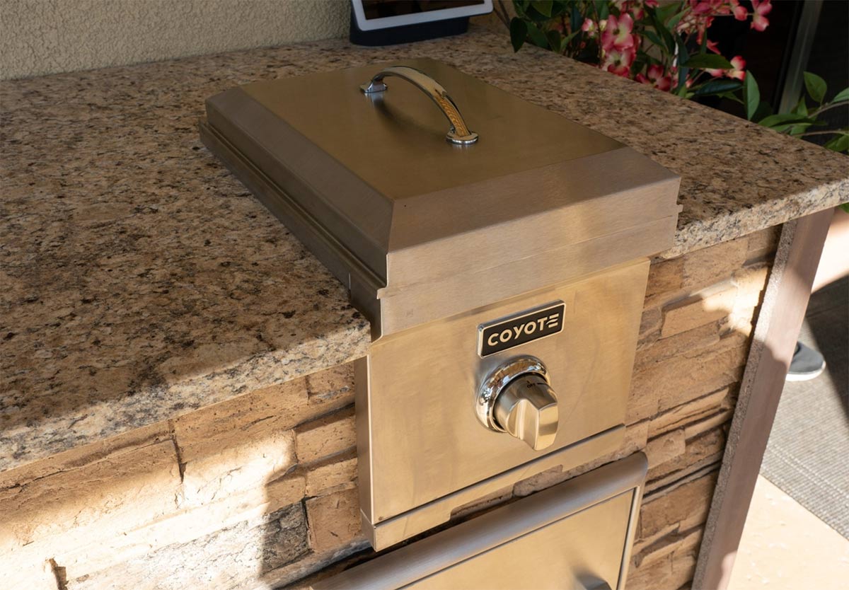 single side burner with lid on