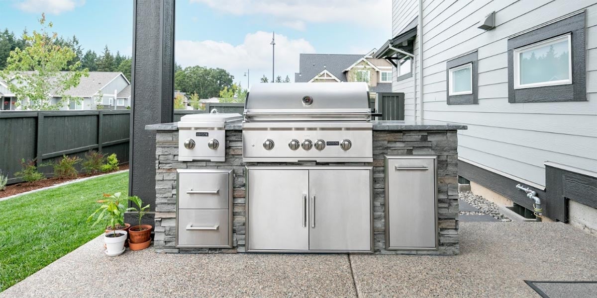 stacked stone linear grill island with natural gas built in side burner and grill main burners