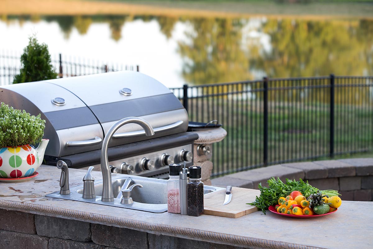 Standard sinks in an outdoor kitchen option