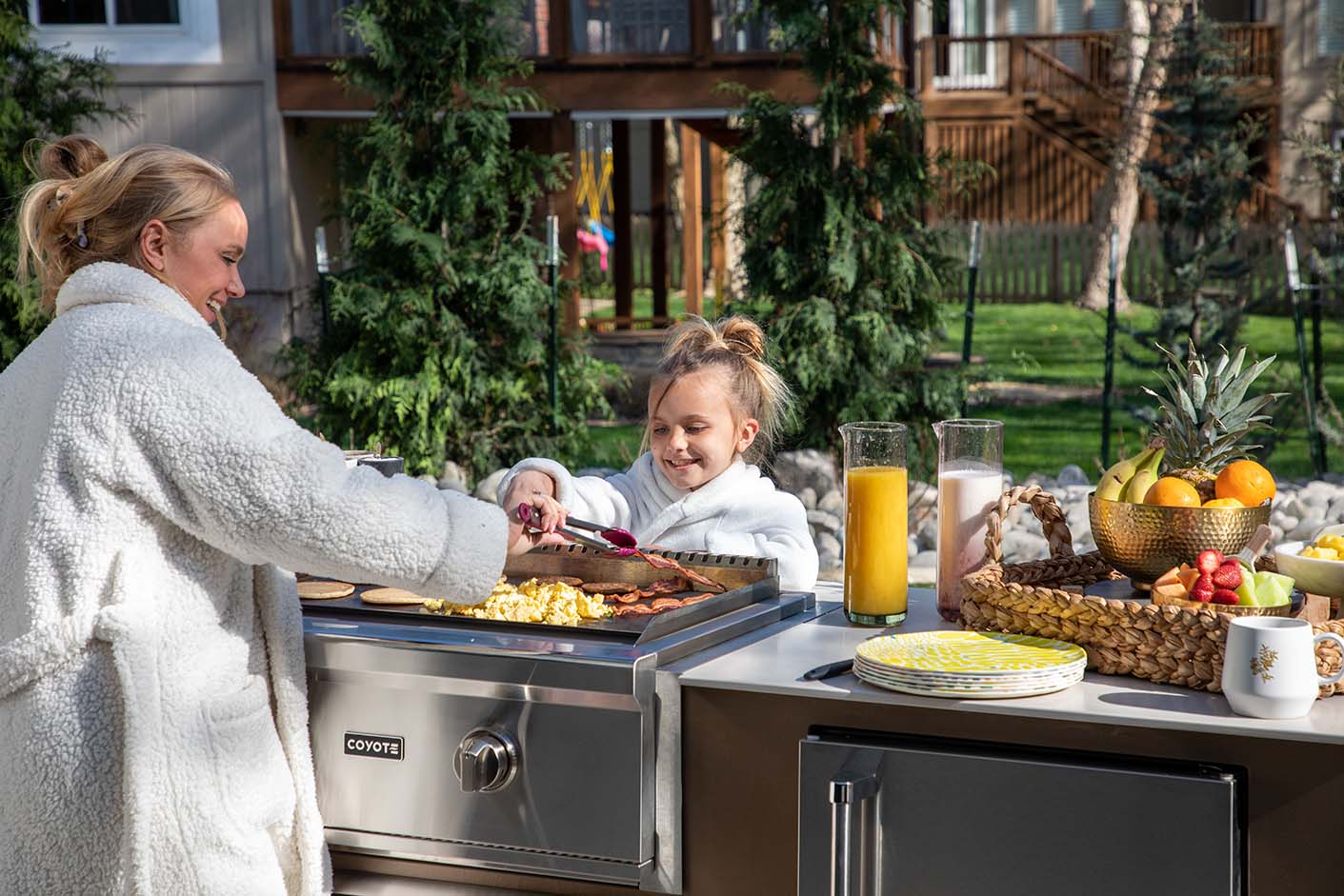 tamara day cooking breakfast for her daughter on coyote flat top grill in moks outdoor kitchen