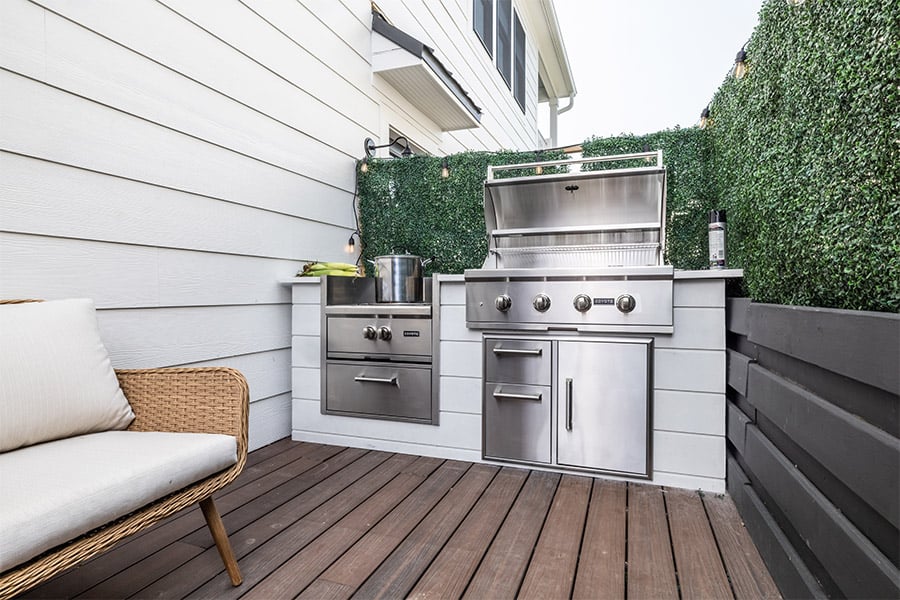 mini outdoor kitchen in very small space with privacy wall