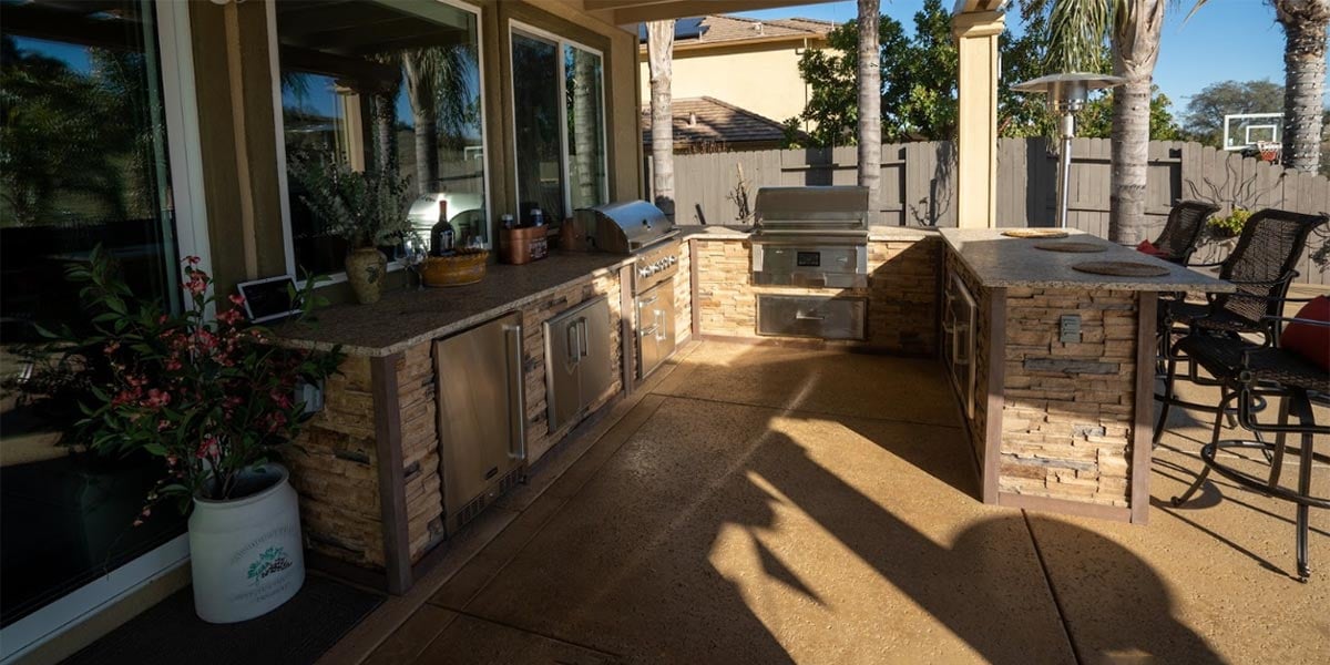 u shape style stacked stone outdoor kitchen 2