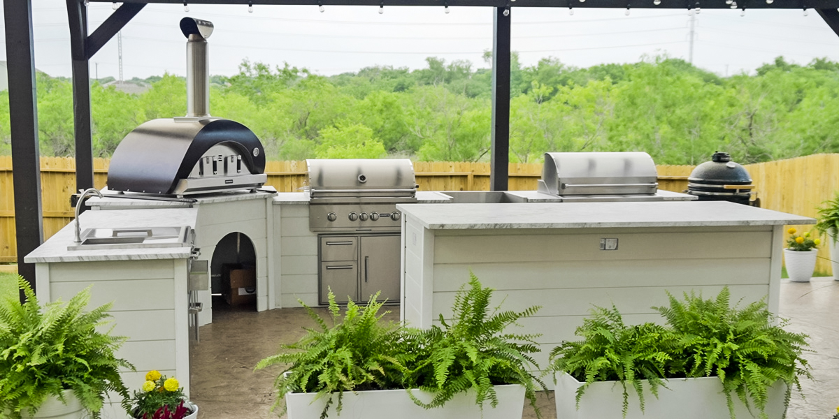 u shaped outdoor kitchen with outdoor pizza oven